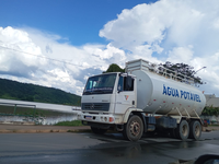 A Prefeitura de Formiga informa que o caminhão com a inscrição “água potável” não pertence ao SAAE, não transporta água potável e é utilizado pela empresa Cazanga, de forma voluntária.