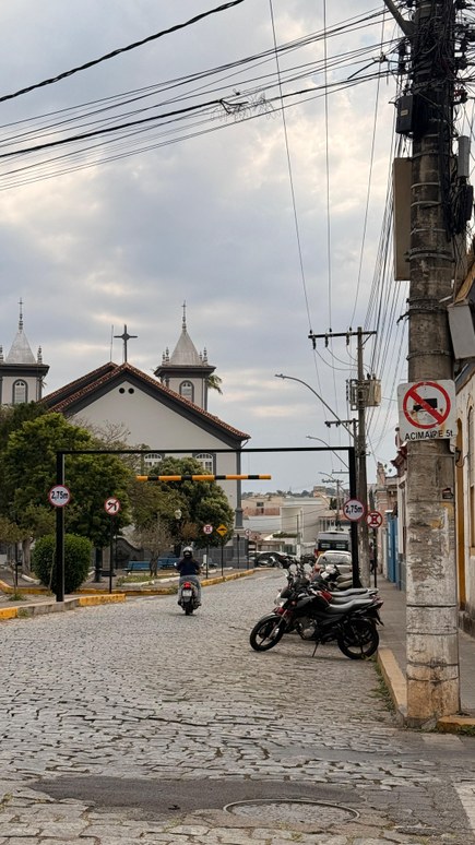 Pórtico limitador de altura é instalado na região central, nas imediações da Praça São Vicente Férrer