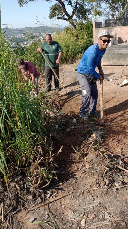 Prefeitura de Formiga realiza serviços de manutenção nos cemitérios municipais