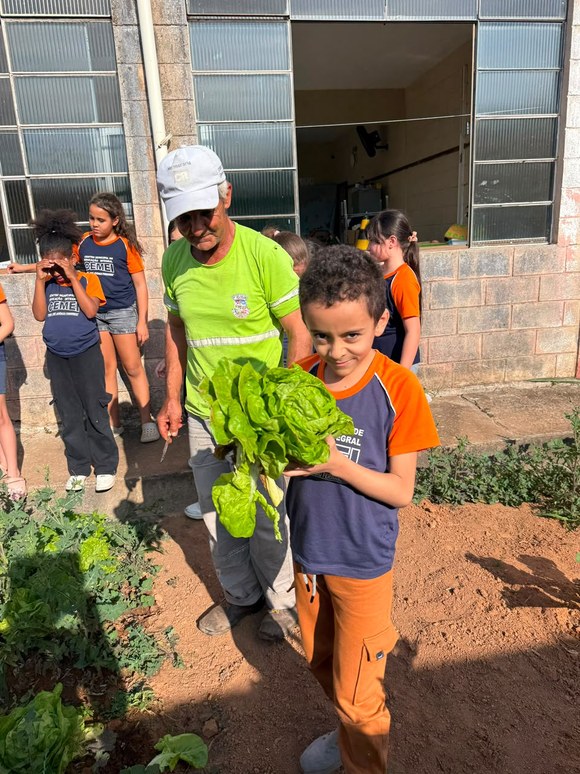 Projeto Semear: cultivando saúde, conhecimento e cuidado com o meio ambiente
