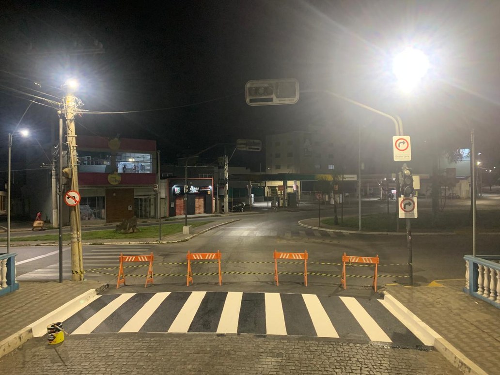 Prefeitura de Formiga implanta nova faixa de pedestres na "Ponte do Abacaxi"