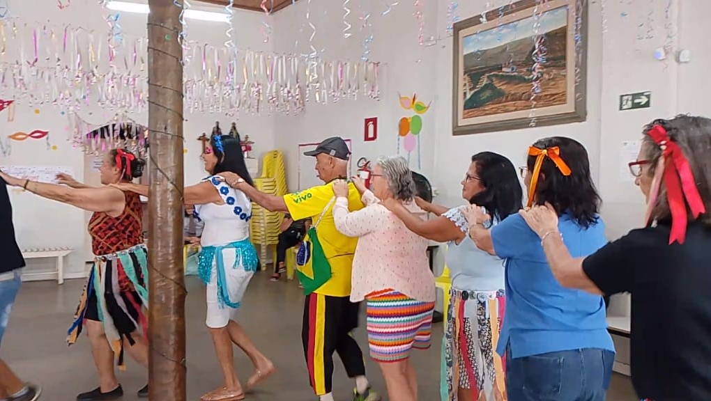 Prefeitura de Formiga promove tarde de Carnaval no Centro de Convivência da Pessoa Idosa