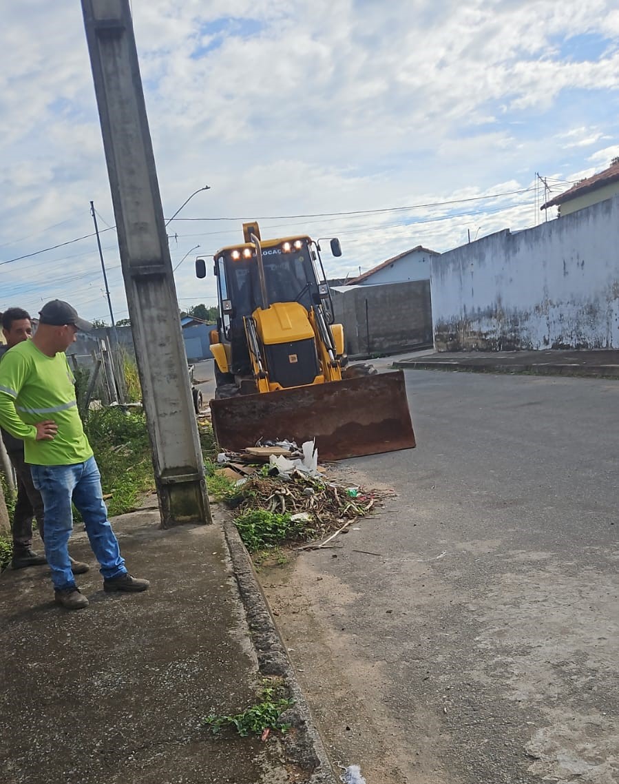 Prefeitura de Formiga realiza limpeza urbana nos bairros Tino Pereira e Geraldo Veloso